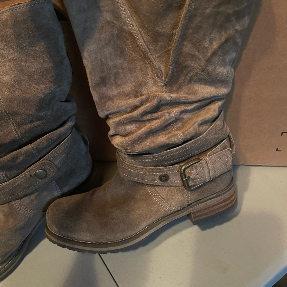 Clarke boots. Very comfortable. Worn a few times. Suede